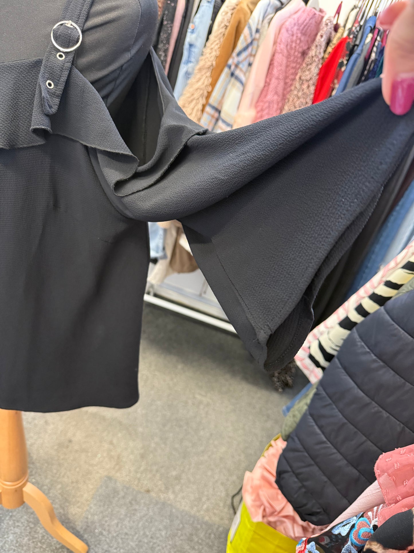 Quiz cold shoulder buckle strap top