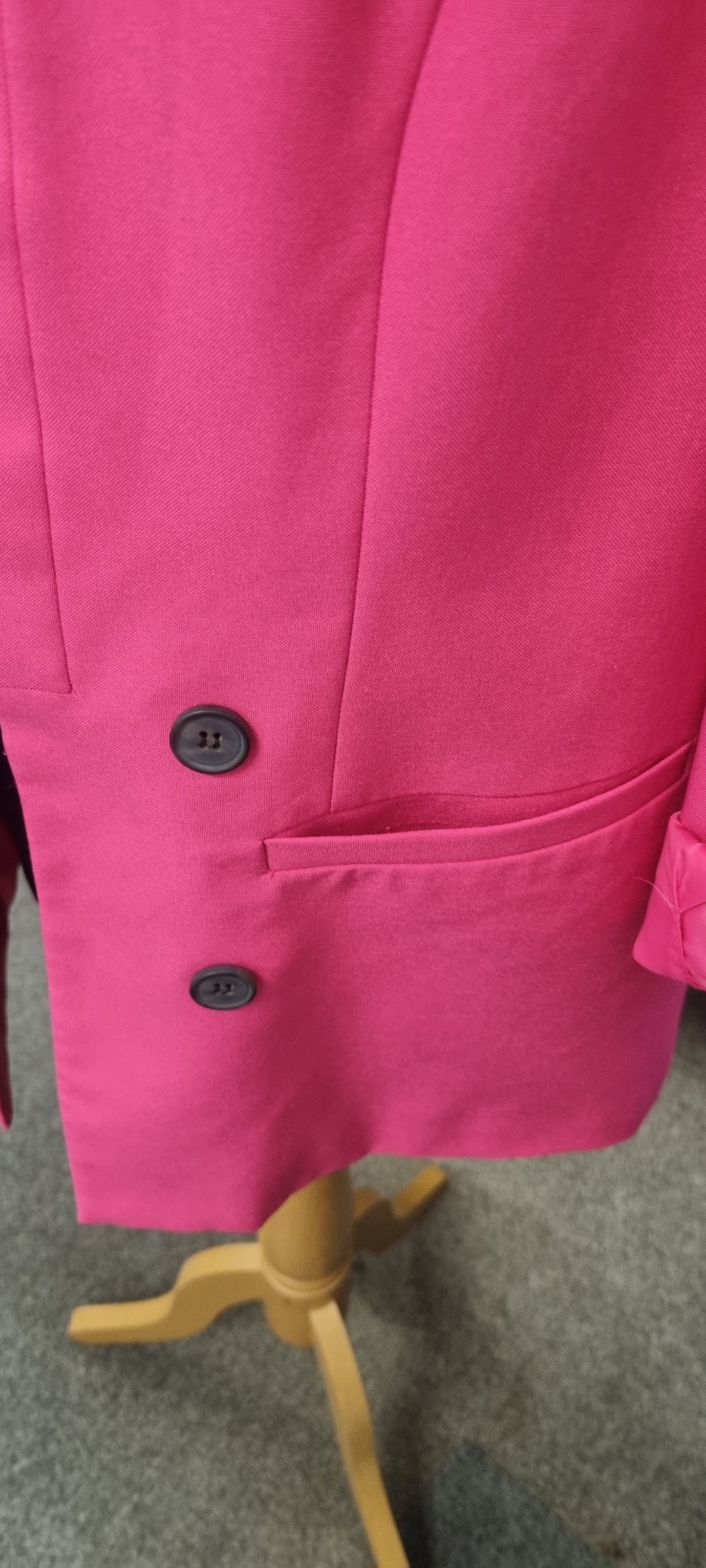 Tailored fuschia pink collarless blazer