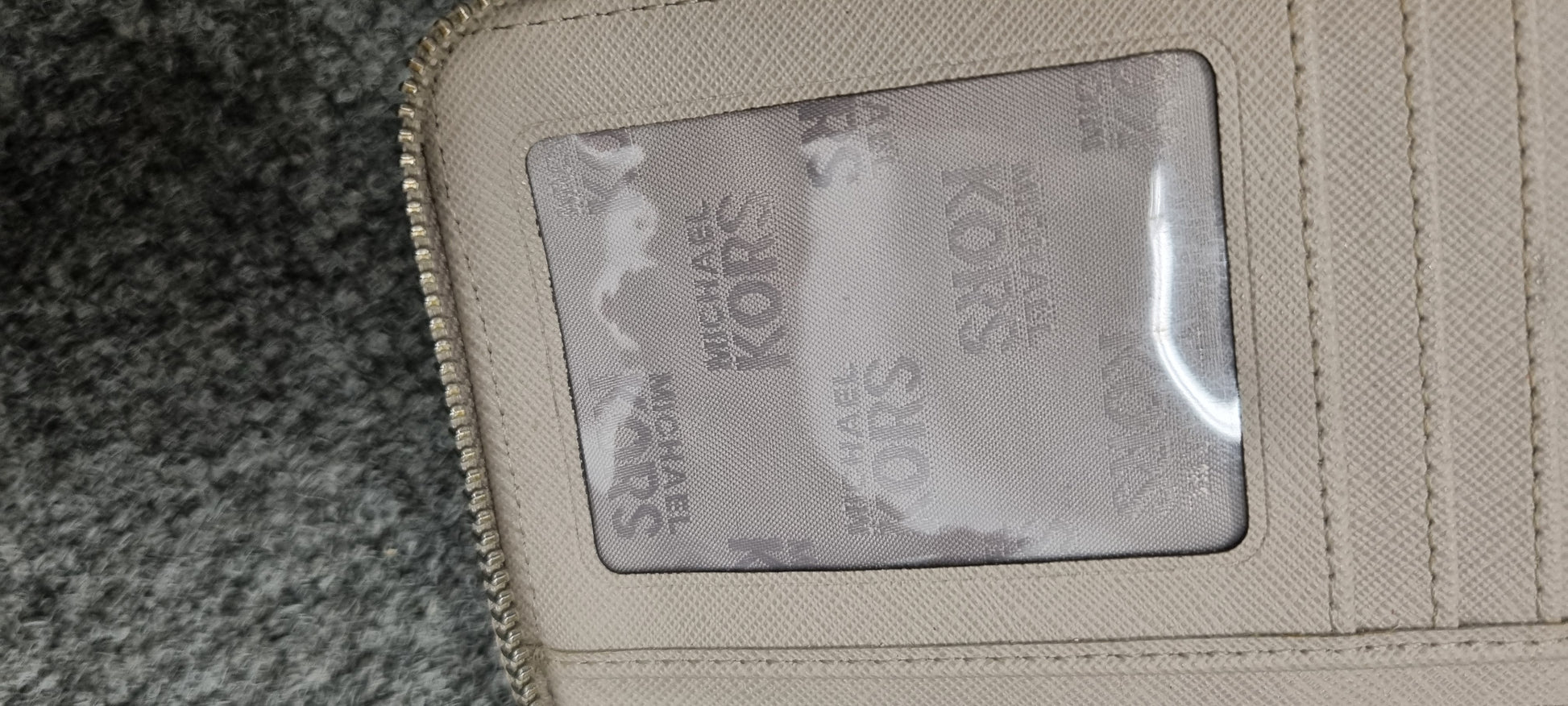 Michael Kors beige purse