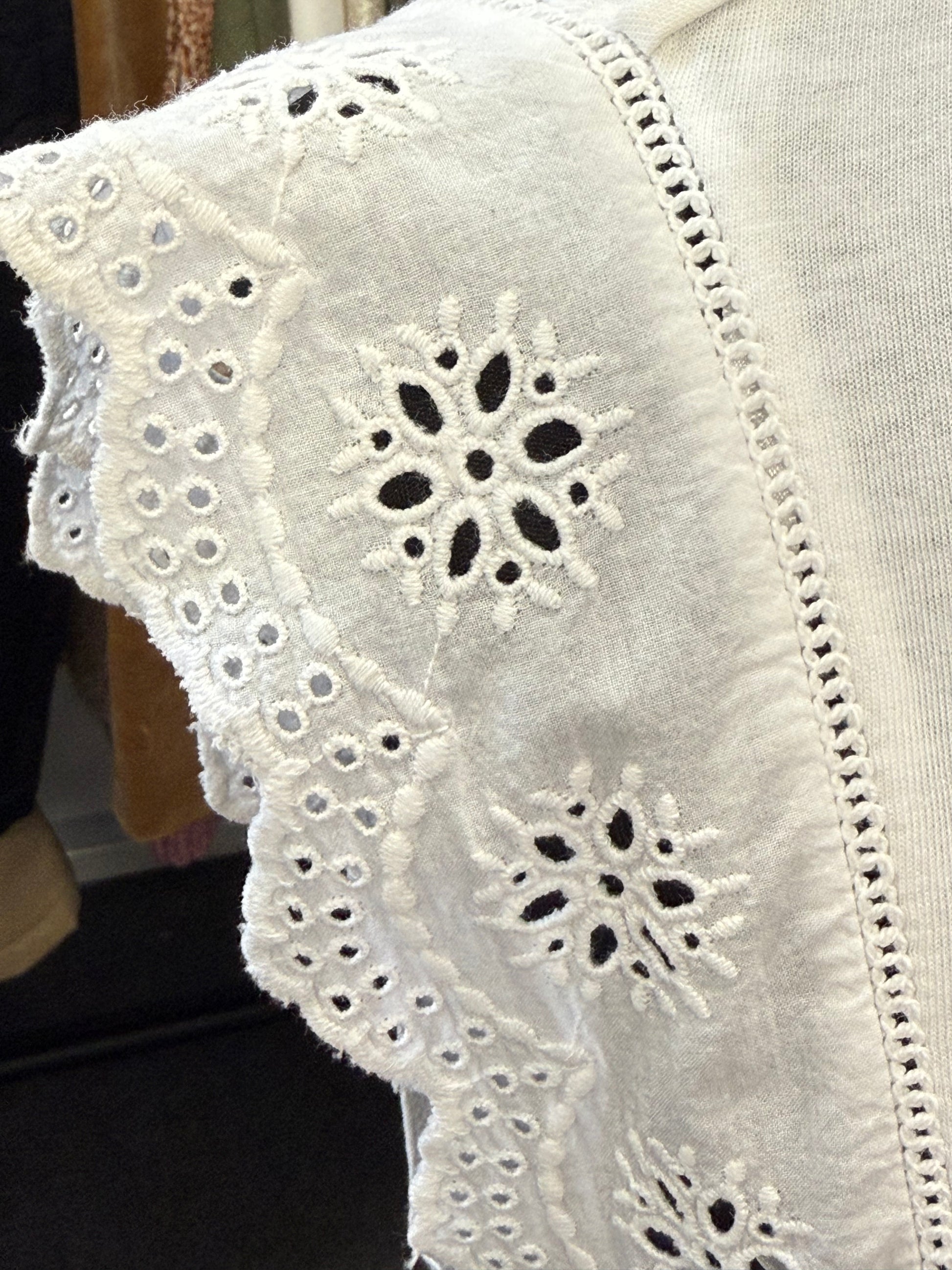 M&S borderie anglaise detail tee