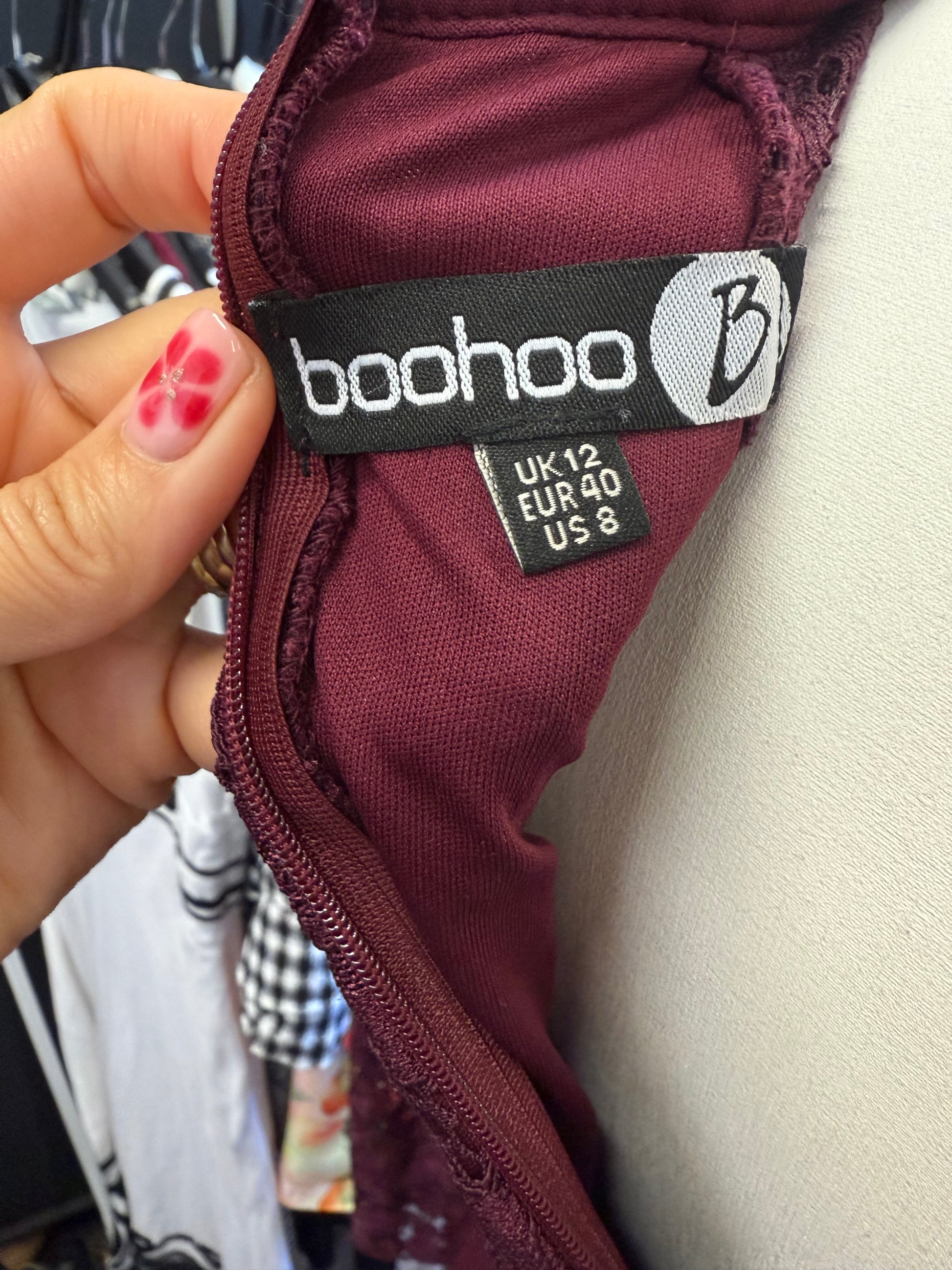 Boohoo lace sleeve occasion dress