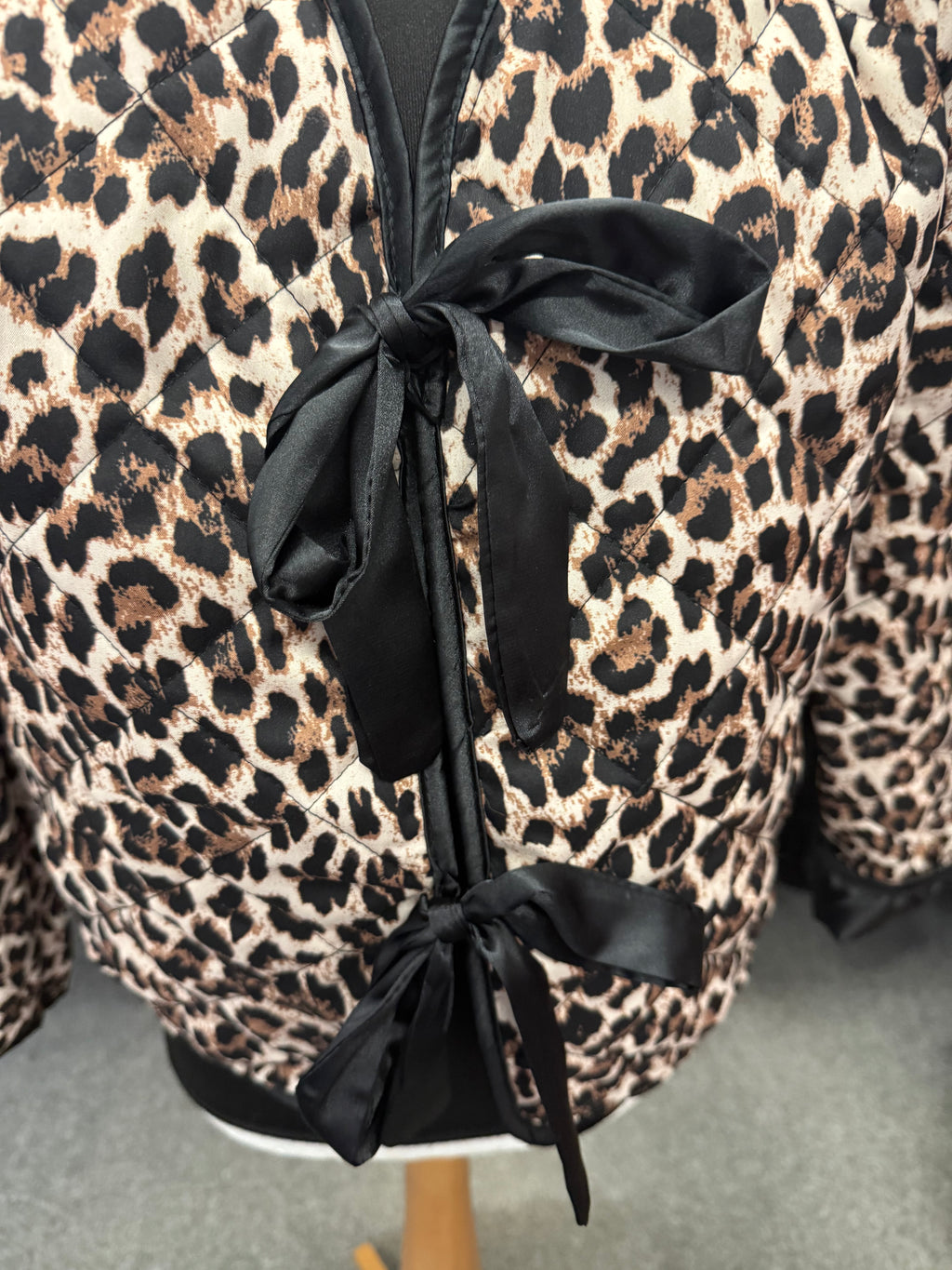Leopard print front tie collarless jacket