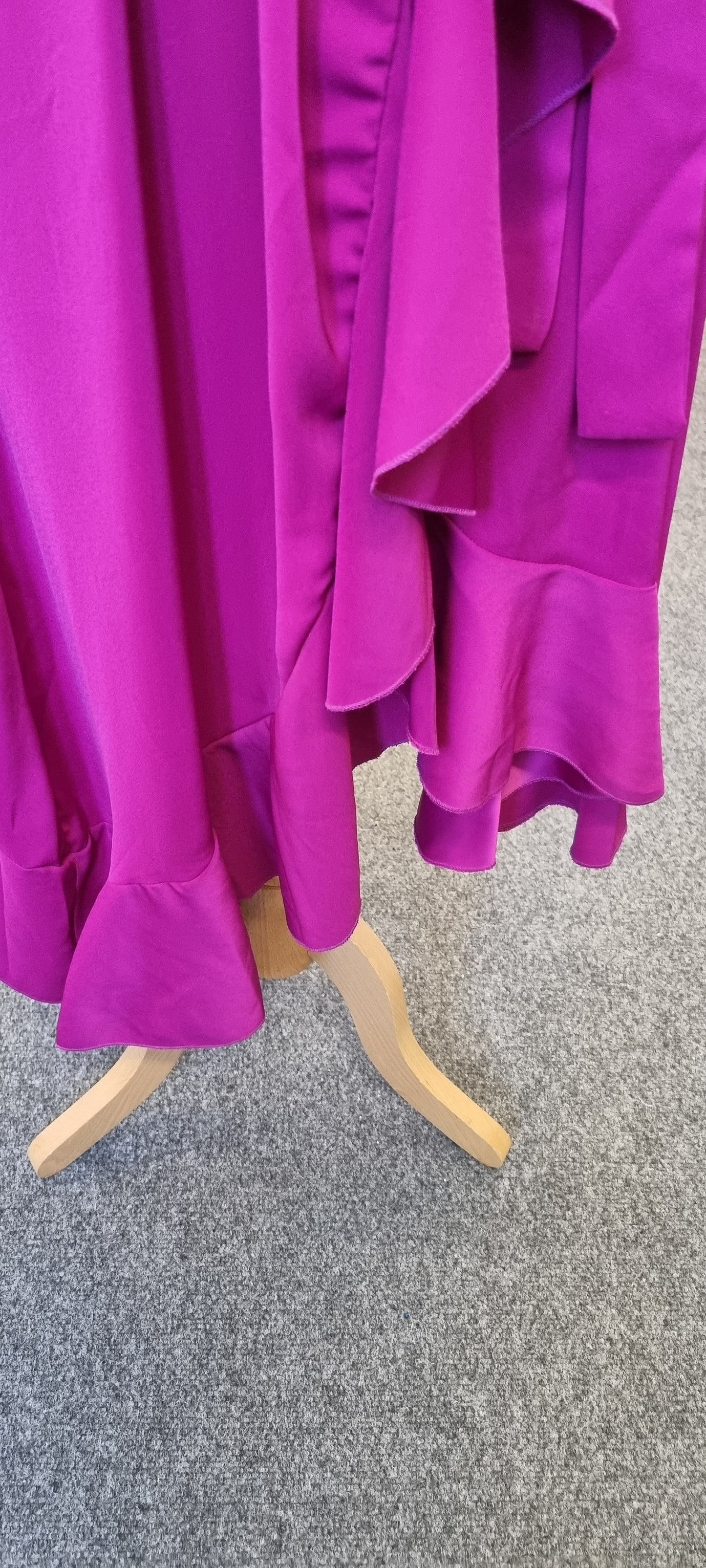 Chique fuschia wrap style long sleeved tie midi dress